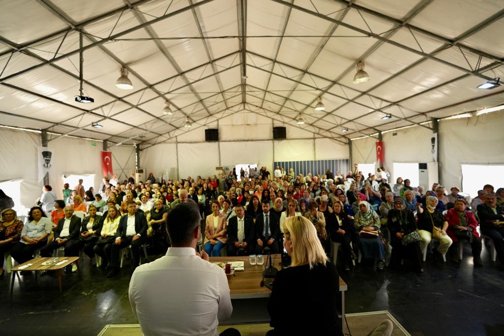 Başkan Gökhan Yüksel Düzenlenen Toplantıda Kartallı Kadınlarla Buluştu