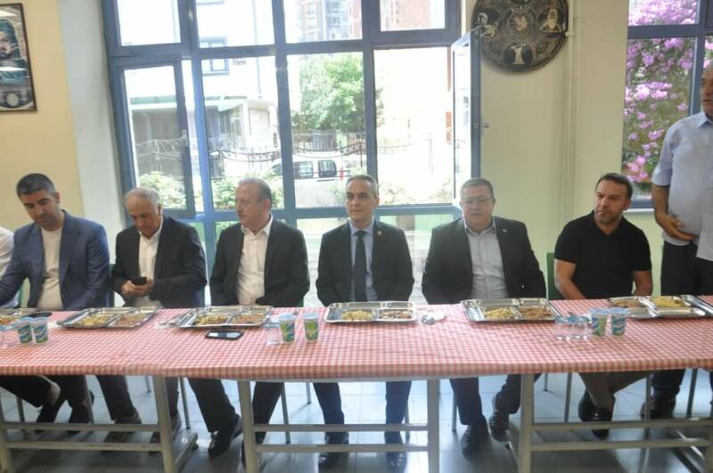 Kartal Cem Evi’nde Aşure Lokması Dağıtıldı