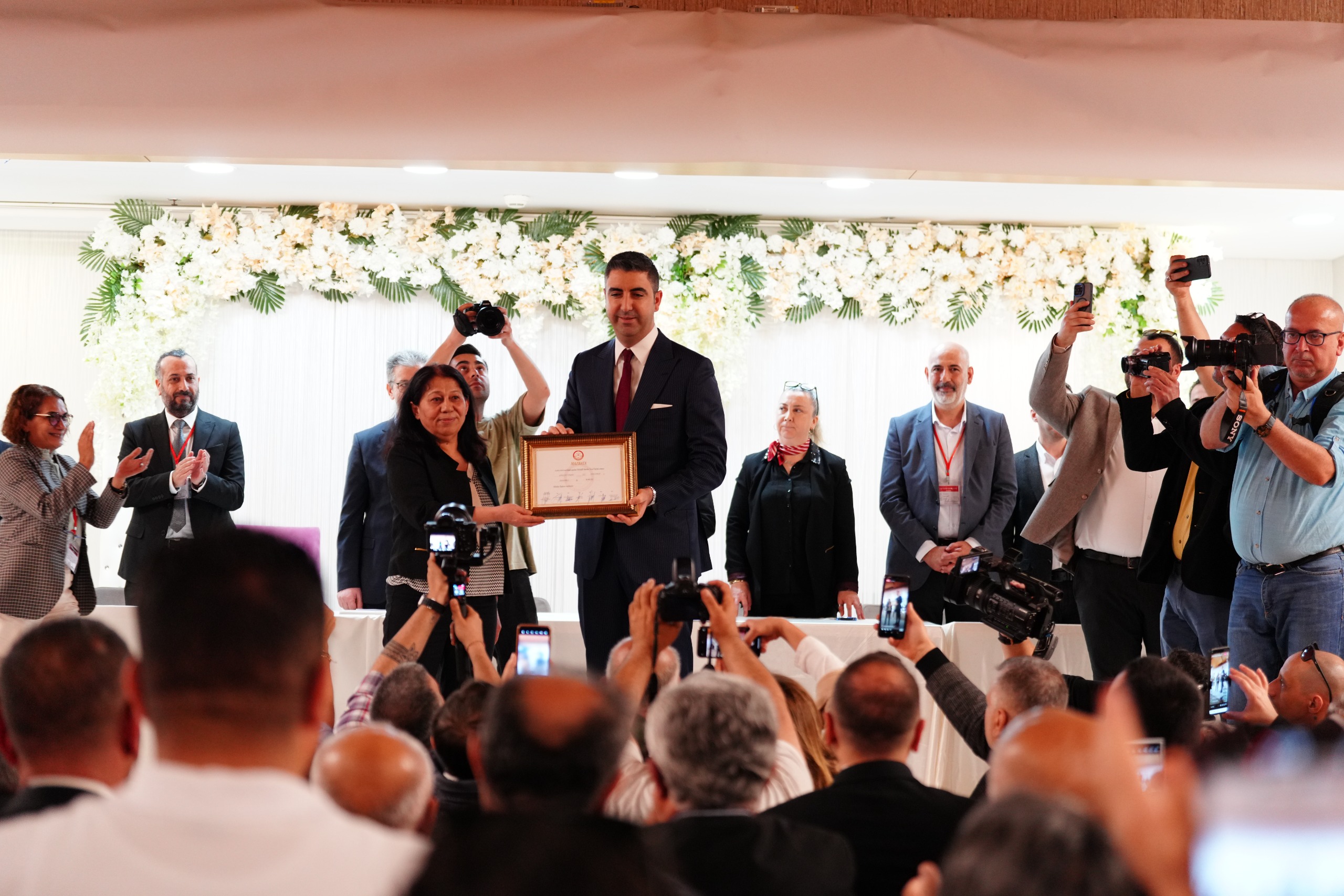 Başkan Gökhan Yüksel Mazbatasını Aldı