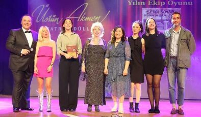 8.ÜSTÜN AKMEN TİYATRO ÖDÜLLERİ İBB CEM KARACA KÜLTÜR MERKEZİ’NDE SAHİPLERİNİ BULDU