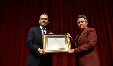 Pendik Belediye Başkanı Ahmet Cin Mazbatasını Alarak Göreve Başladı