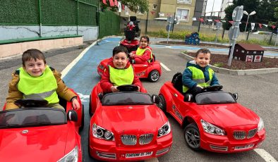 Çocuklar Trafik Kurallarını ve İlk Yardımı, Trafik Eğitim Parkı’nda Eğlenerek Öğrendi