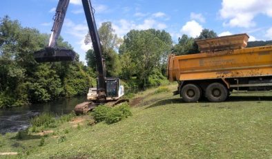 DSİ SORUMLULUĞUNDAKİ RİVA DERESİ’NDE İBB TEMİZLİĞİ