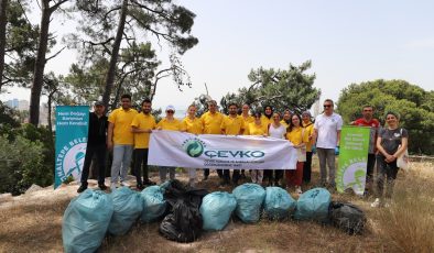 Maltepe’nin ormanlarından 75 kg atık topladılar