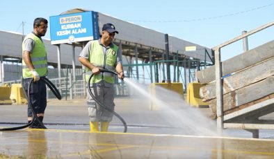 SULTANBEYLİ BELEDİYESİ KURBAN ALANINDA TEMİZLİK SÜRECİ BAŞLATTI