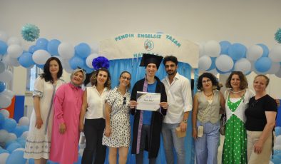 Pendik Belediyesi Engelsiz Yaşam Merkezi’nde Yıl Sonu Programı Coşkusu