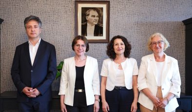 İBB Grup Başkanvekili Ülkü Sakalar, Esin Köymen’i ziyaret etti