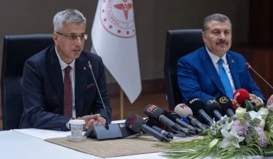 Fahrettin Koca, görevini Kemal Memişoğlu’na devretti