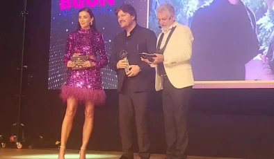 AHMET ŞAFAK’A “YILIN ÖZGÜN SANATÇISI” ÖDÜLÜ