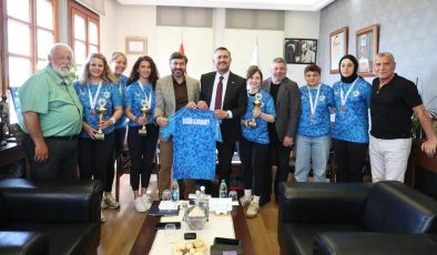 Başkan Kabadayı Şile Deniz Spor Kulübü Rafting Takımı’nı Makamında Ağırladı