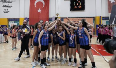 BEYLİKDÜZÜ BELEDİYESİ VOLEYBOL TURNUVASI SONA ERDİ