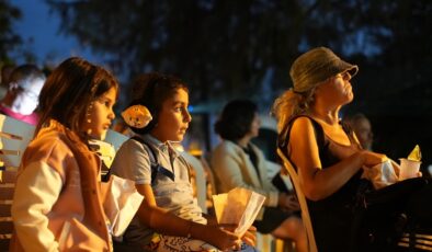 Açık hava sinemasıyla mahalle kültürü canlanıyor