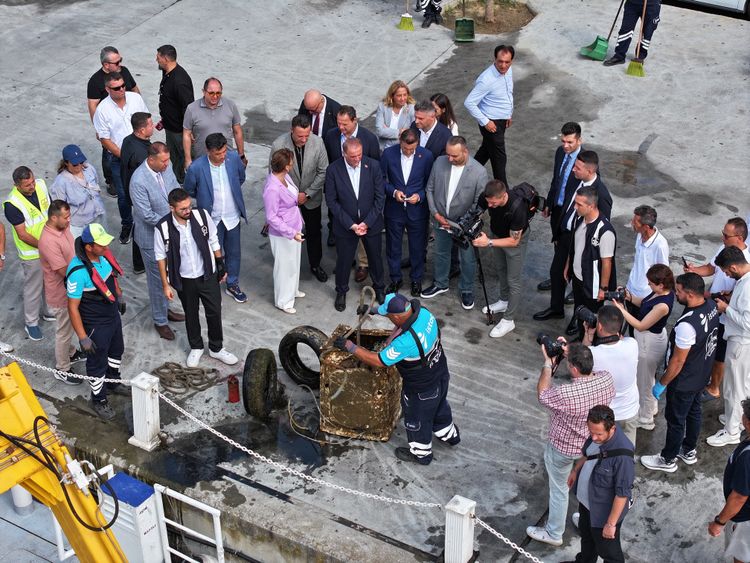 İBB’DEN MARMARA DENİZİ’NDE DERİN TEMİZLİK